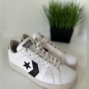 White Converse Leather One Star OX, Size 9 women, 7.5 men, EUC